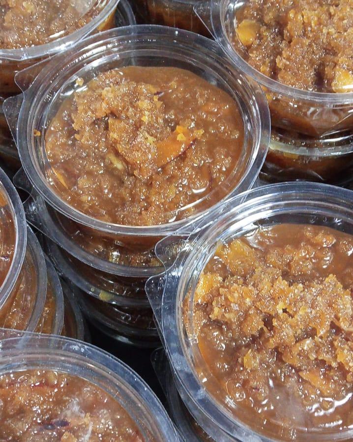 Doce em porções, recipientes empilhados