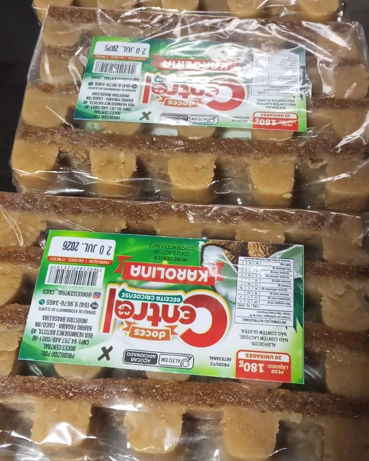 Karolinas com o rótulo original da Doces Central